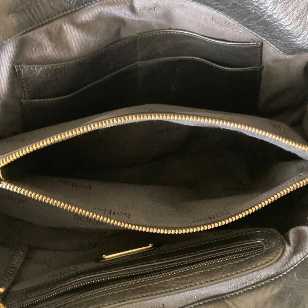 Elegant Black Leather Shoulder Bag with Gold Accents - Picture 9 of 14